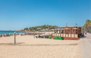 2 Bedroom Awesome Apartment In Deltebre