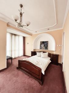 One-Bedroom Suite room in Pensiunea Curtea Bavareza