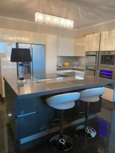 Top-notch apartment with sea view, bbq and Jacuzzi