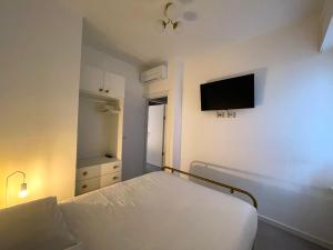 Domus Pyrus Apartments