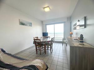 Appartements 514 - Appartement 1 chambre vue mer en bordure de la plage du centre d'Erquy : photos des chambres