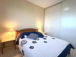 Appartements 514 - Appartement 1 chambre vue mer en bordure de la plage du centre d'Erquy : photos des chambres