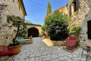 L'Uzétienne- Large residence with pond and patio! - 高加克