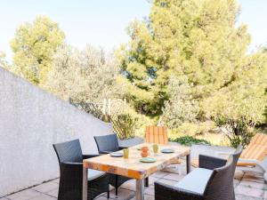 Pavillon Climatisé 3 Pièces avec Piscine, Terrasse, Parking, et Télévision - 4 Couchages - FR-1-409-3