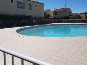 Appartement T3 climatisé avec piscine, balcon, parking, à 400m de la plage - Narbonne-Plage - FR-1-409-30