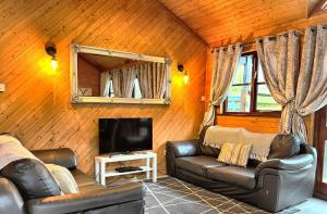 Goldcrest 1-Hot Tub-Woodland Lodges-Carmarthenshire-Tenby