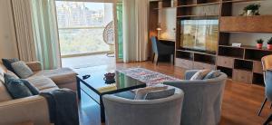 Seaside Serenity Residence Elegant 1BR Escape in Palm Jumeirah by La Buena vida holiday homes