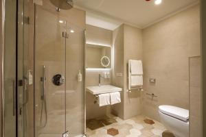 Superior King Room with Chair Bed - Disability Access room in Hotel Cosmopolita