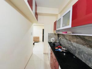 Home Escape 1BHK Apartment Near Bombay Hospital