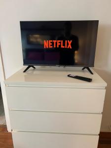 2 Bedroom Flat at just 4 tube stops from Coliseum