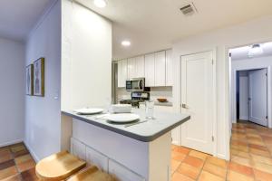 Sunny Gainesville Home about Half-Mi to UF Campus!