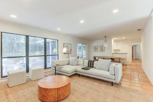 Sunny Gainesville Home about Half-Mi to UF Campus!