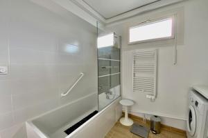 GROOMI Le Marianne- 3 bedrooms and fully air-conditioned!