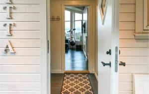 Lovely Home In Stadlandet With Jacuzzi