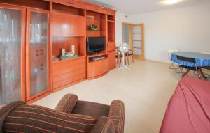 2 Bedroom Awesome Apartment In Deltebre