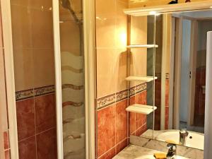 Appartement 6 pers avec piscine, terrasse & parking privé - tout confort et proche commodités - FR-1-387-135