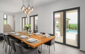 Gorgeous Home In Buje With Wifi 