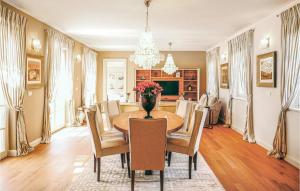 Awesome Home In Vabriga With Wifi 