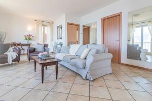 Sunny Varenna Apartment