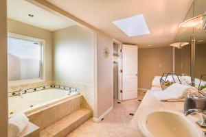 Central Location, Heated Pool, Game Room, Bbq