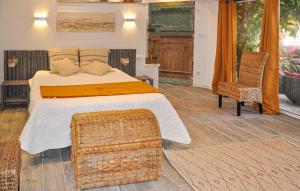 Maisons de vacances 2 Bedroom Cozy Home In Aramon : photos des chambres