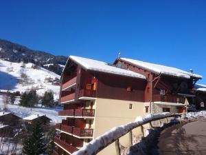 Charmant appartement à Arêches-Beaufort avec terrasse, piscine et parking, idéal pour 4 personnes - FR-1-342-139