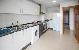 2 Bedroom Awesome Apartment In Deltebre