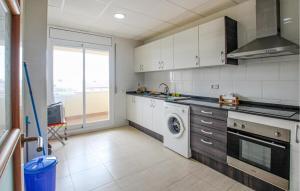 2 Bedroom Awesome Apartment In Deltebre