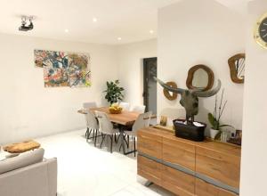 Maisons de vacances Maison de 3 chambres avec jardin clos et wifi a Lyon : photos des chambres