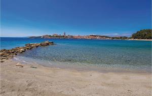 4 Bedroom Stunning Apartment In Banjol