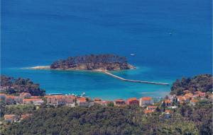 4 Bedroom Stunning Apartment In Banjol