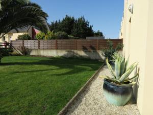 Maisons de vacances Maison 3* a 350m de la mer, jardin sud, terrasse, 3 chambres, parking, velos dispo a Tregastel - FR-1-368-289 : photos des chambres