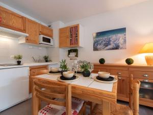 Appartements Duplex confortable avec 2 chambres, balcon et parking a Saint Lary village, proche des thermes et telecabine - FR-1-296-336 : photos des chambres