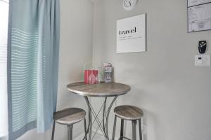 Private studio, 5 min. walk to Wilton Drive