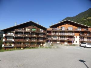 Appartement cosy 6 pers, 2 ch, au pied des pistes, cœur du village, balcon sud, tout confort - FR-1-342-233