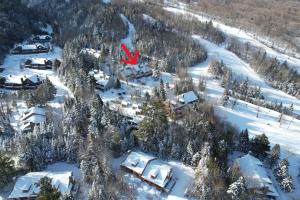 R5 Completely renovated Bretton Woods condo AC unbeatable SKI-IN SKI-OUT location Fast wifi