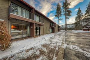 Cozy Deluxe Studio #131 at Donner Lake Village