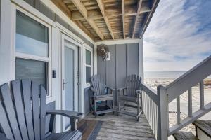 Ocean Isle Beach Condo with Balcony Steps to Shore!