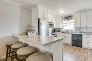 Ocean Isle Beach Condo with Balcony Steps to Shore!