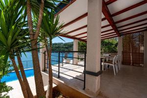 Beachfront villa with private pool in Vela Luka