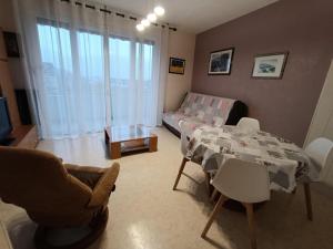 Appartements Residence Le Dauphin - T2 avec belle vue sur le coeur de la ville ! MAE-7254 : photos des chambres