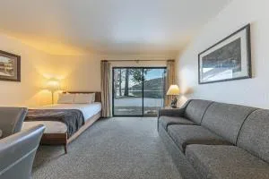 Cozy King Studio w/Lake View #145 at Donner Lake Village - Lakeview