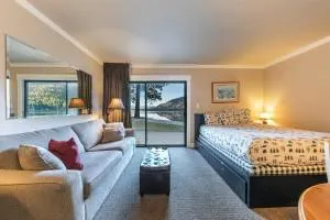 Quaint Studio w/Lake View #146 at Donner Lake Village - Donner