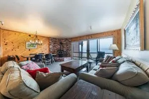 Comfortable Townhouse w/Lake View #154 at Donner Lake Village - Lakeview