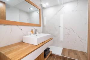2 BR Croisette balcony & sea view Olam Properties
