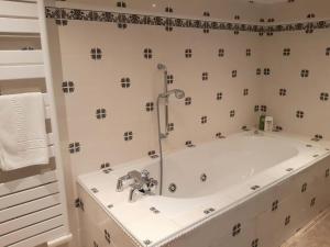 Appartements Private apartment within 15th century farmhouse : photos des chambres