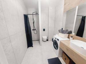 Komfortowe mieszkanie, duży taras, bezpłatny parking, AWG APARTMENTS