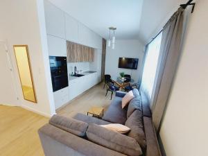 Komfortowe mieszkanie, duży taras, bezpłatny parking, AWG APARTMENTS