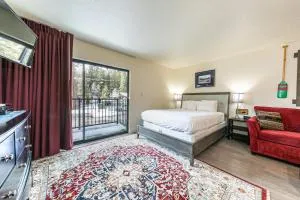 Charming Queen Studio Deluxe w/Balcony #233 at Donner Lake Village - Donner