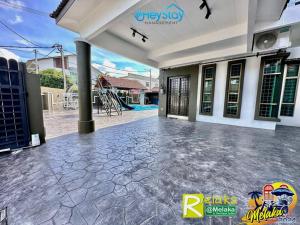 Villa 20Pax4B3B PrivatePool KaraokPooltableBBQ